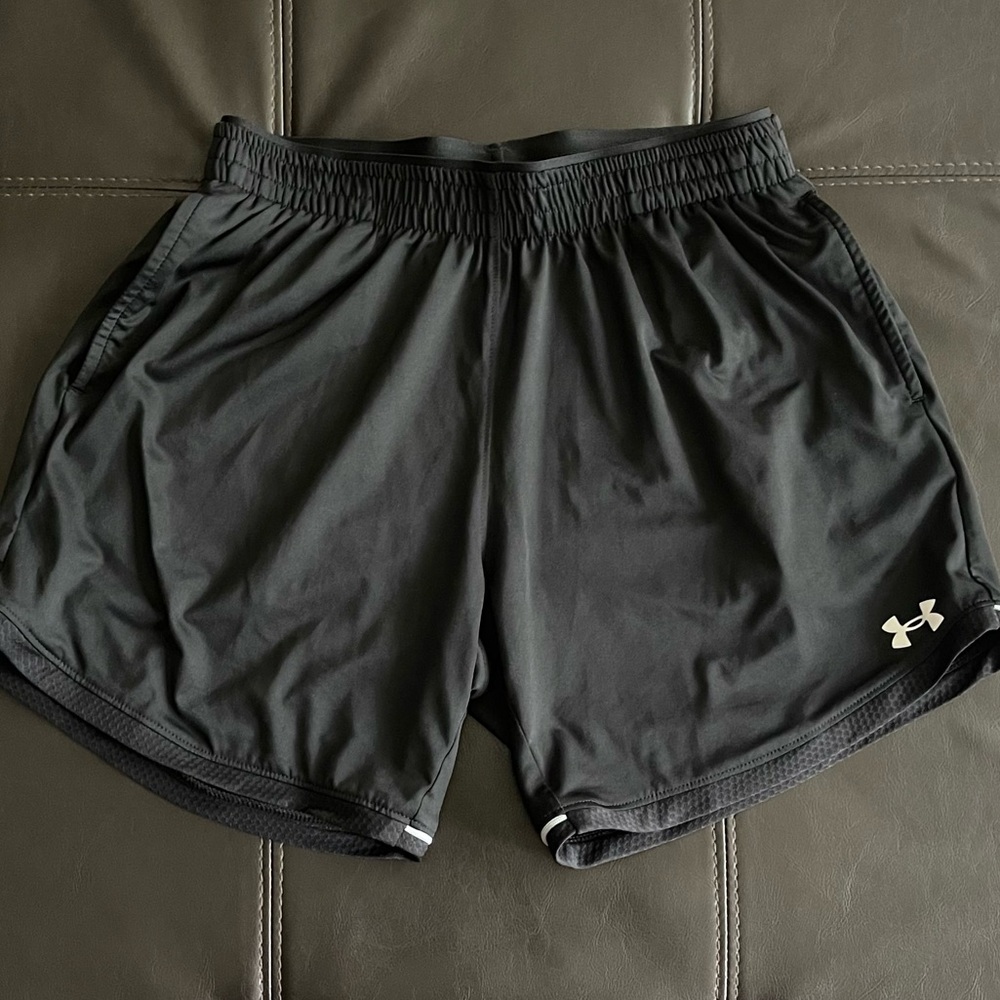 Under Armour Black Athletic Shorts Loose Fit